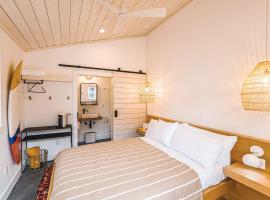 Mini Shortboard Room with a Queen Bed, готель біля визначного місця Bolinas Museum, у місті Стінсон-Біч