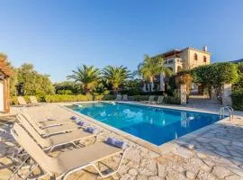 Aloni House - Spacious secluded villa with pool, up to 10 guests