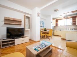 Apartment Suzy, hotel with parking in Zadar