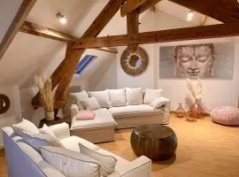 Suites Mana - La Perle des Isles , Superbe maison Art déco avec balnéothérapie