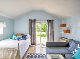 Tiny House Cottage 6 with Dock on Crooked Lake, Hotel in Oden