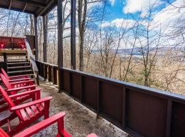 Stone Chalet - Amazing Views Hot Tub & Huge Deck, cottage in Inwood