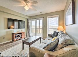 Inviting Branson West Condo with Pool Access, hotel in Branson West