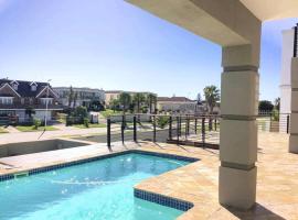 3,5 Bedroom for family or group - home-stay, hotel en Summerstrand
