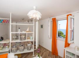 A bright hideaway, hotel near St. Jakov Beach, Dubrovnik