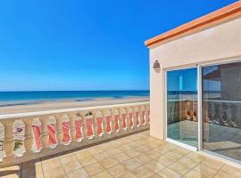 Villa de la Reyna 2A Beachfront Duplex, viešbutis mieste Playa Encanto