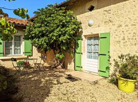Charmant gîte en pierre à Bellon avec jardin, cheminée et internet - FR-1-653-116, hotel a Bellon