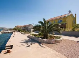 Cozy Apartment In Sibenik With Kitchen