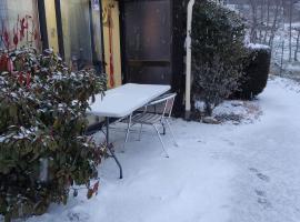 LES FONTANILLES odeillo chalet 60 WIFI & PARKING gratuit exposé plein sud & plein pied , draps & serviettes de toilettes non inclus, sabanas y toallas no incluidos, hotel v mestu Font Romeu Odeillo Via