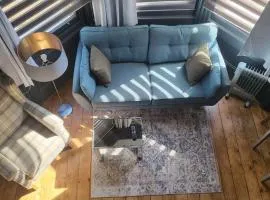 21 Mini Loft Apartment - Great Location - Comfy King Size Bed