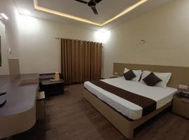 Hotel Padmini International- Sigra, hotel in Kakarmatha