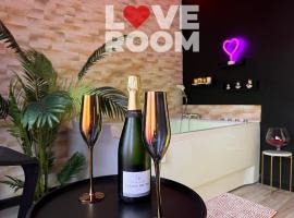 LOVE ROOM ou pas ! Chamalières, cheap hotel in Chamalières