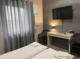 Żółta Walizka Gościniec, hotel in Podrzewie
