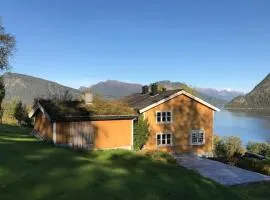 Moonvalley Lodge - stort & koselig hus - Måndalen