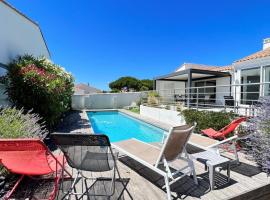 Superbe villa avec piscine chauffée, proche mer, hotel in Ars-en-Ré
