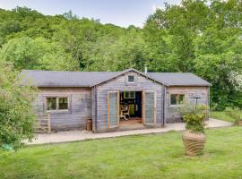 Ash Mill Cabin, hotel with parking in Ashreigney
