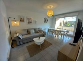 Appartement 8 personnes En face des Remparts Climatis&eacute; avec terrasse et Parking