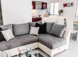 Holiday home Marina-renovated house in city center, хотел в Рогозница