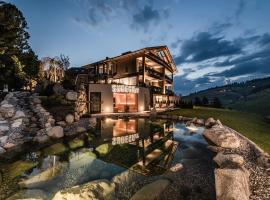 Surega - Idyllic Farmhouse, hotel perto de Ciampai, San Cassiano