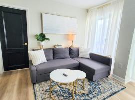 Remodeled 2BD/2BA Condo mins from Universal Studio, Ferienwohnung mit Hotelservice in Orlando