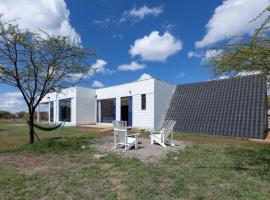 Amboseli Glass house, rumah kotej di Oloitokitok 