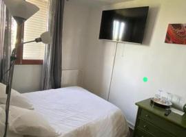 Chambre Cosy et Chambre Sam WIFI PARKING GRATUIT, B&B/chambre d'hôtes à Rosny-sous-Bois