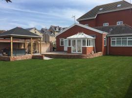 Cederee, holiday home in Rhyl