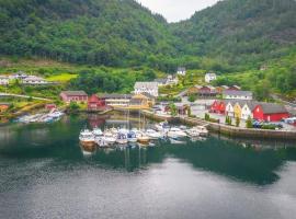 Leirvik i Sogn-Apartment, hotel con estacionamiento en Leirvik