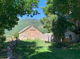 Tiny house de Tempoyrac, hotel com estacionamento em La Rochette