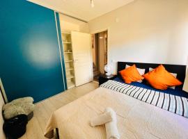 Cozy private room with free parking and sauna, kotimajoitus Vantaalla