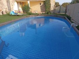 Sardegna casa con giardino ,piscina a 3km dal mare – hotel w mieście San Giovanni Suèrgiu