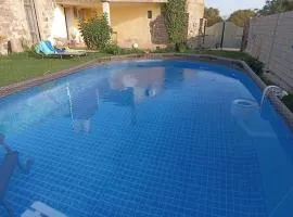 Sardegna casa con giardino ,piscina a 3km dal mare