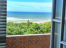 Breezy Seaview-On the Beach- Open balcony, hôtel à Amanzimtoti