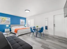 Beachfront Getaway Studio with Parking - M21
