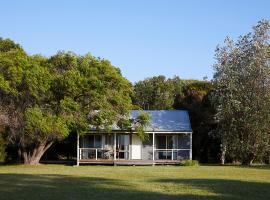 Mystery Bay Cottages, glamping site in Mystery Bay