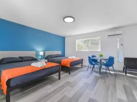 Spacious Oceanfront Studio with pool access - M27