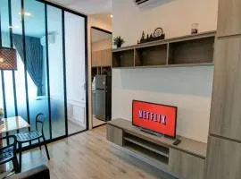 New Condo, Hi-Speed Wi-Fi, Gym Pool, near Lam Sali MRT