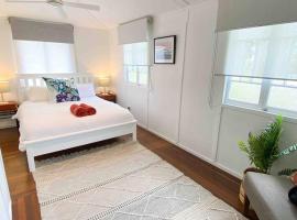 Original Pier Beach Retreat - Child Pet Friendly, villa a Urangan