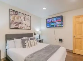 Modern City Suite With All the Amenities