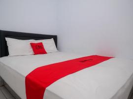 RedDoorz at Lapangan Bandara Sam Ratulangi Manado, hotel cerca de Aeropuerto Sam Ratulangi - MDC, 