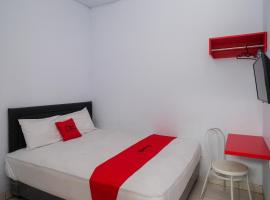 RedDoorz at Lapangan Bandara Sam Ratulangi Manado, hotel a Manado