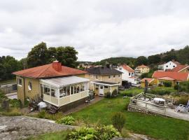 Nice holiday home in central Uddevalla with sauna, vacation home in Uddevalla