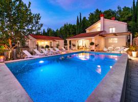 Luxury Vila Divina-Exceptional privacy, vila v destinaci Mlini