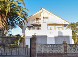 Amplio y cómodo chalet en Ajo con preciosas vistas, villa in Ajo