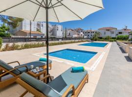 Apartment La Nau - Fantastic Apartment with hot tub and pool, just steps away from beach, lägenhet i Port de Pollença