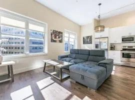 Tasteful Condo Walking Distance to French Quarter