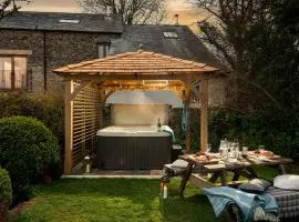 Water Mill at East Trenean Farm -Luxury Cornish Cottage sleeping 4 with hot tub, private garden, rural views and EV facilities