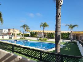 Magnífico adosado con piscina y barbacoa, hotel v destinaci Campoamor
