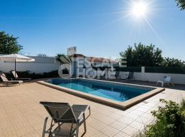 Villa Sunset Lovers, feriebolig i Alcantarilha