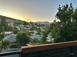 Mt Wellington Balcony House - Wake Up to the Summit